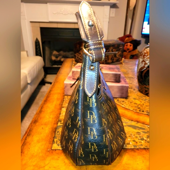 DOONEY AND BOURKE LEATHER SHOULDER BAG - Picture 3 of 13